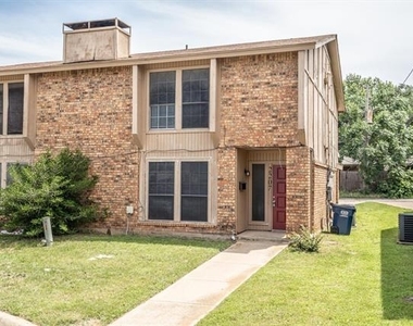 2205 Chase Court - Photo Thumbnail 3