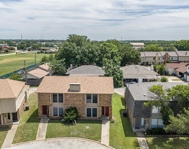 2205 Chase Court - Photo Thumbnail 2