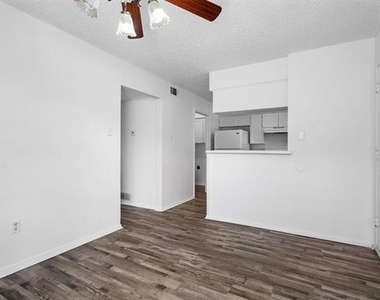 2205 Chase Court - Photo Thumbnail 11