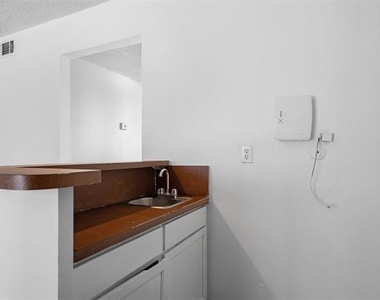 2205 Chase Court - Photo Thumbnail 9