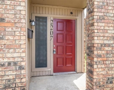 2205 Chase Court - Photo Thumbnail 4