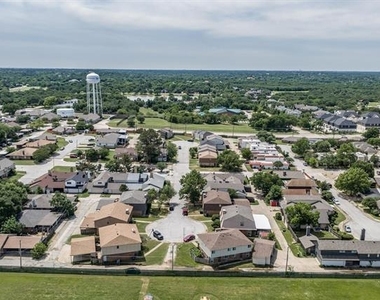 2205 Chase Court - Photo Thumbnail 32