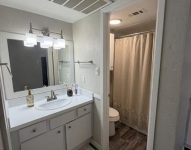 60 W Washington Street - Photo Thumbnail 5