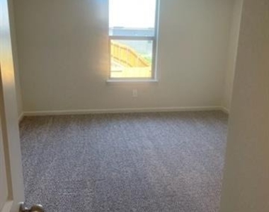 210 Drifter Drive - Photo Thumbnail 4