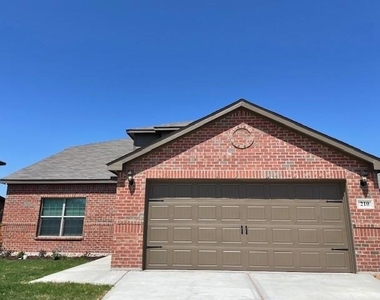 210 Drifter Drive - Photo Thumbnail 1