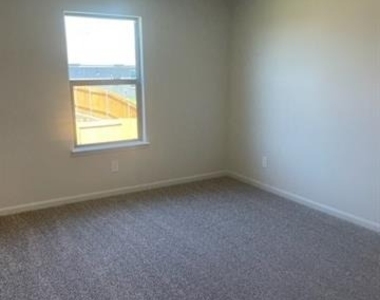 210 Drifter Drive - Photo Thumbnail 5
