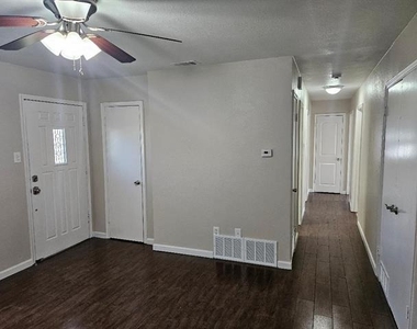 3511 Casa Ridge Drive - Photo Thumbnail 9