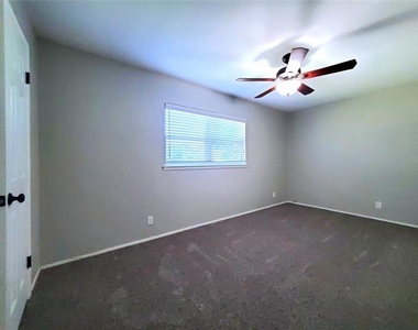 806 Greenhaven Drive - Photo Thumbnail 14