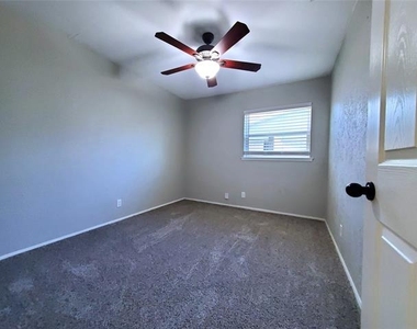 806 Greenhaven Drive - Photo Thumbnail 11
