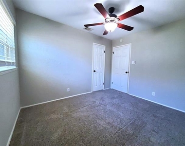 806 Greenhaven Drive - Photo Thumbnail 10