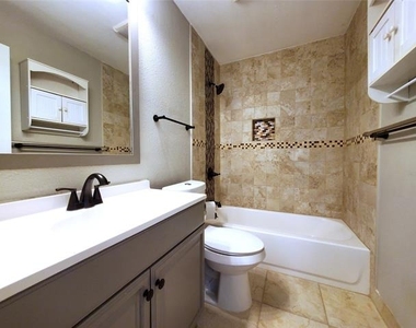 806 Greenhaven Drive - Photo Thumbnail 12