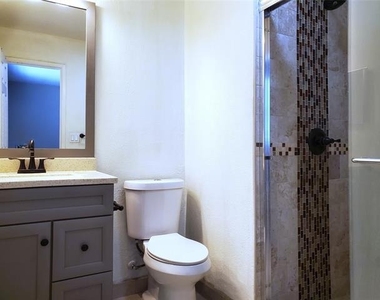 806 Greenhaven Drive - Photo Thumbnail 9