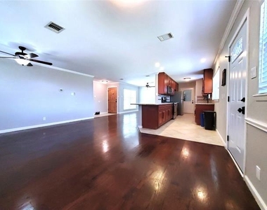 806 Greenhaven Drive - Photo Thumbnail 3