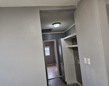 111 W Avenue D - Photo Thumbnail 12