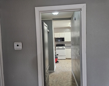 111 W Avenue D - Photo Thumbnail 11
