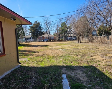 111 W Avenue D - Photo Thumbnail 2