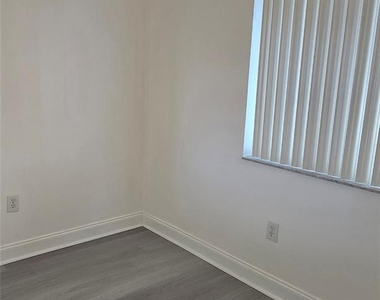 7558 Trent Drive - Photo Thumbnail 16