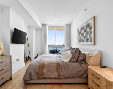 220 Lake Shore Drive - Photo Thumbnail 18