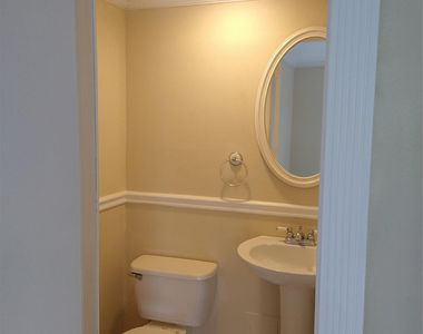 8903 Nw 28th Drive - Photo Thumbnail 11