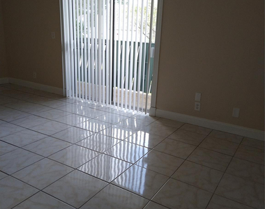 8903 Nw 28th Drive - Photo Thumbnail 5
