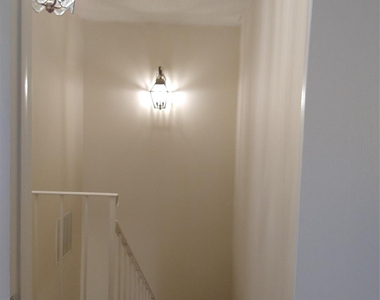 8903 Nw 28th Drive - Photo Thumbnail 7