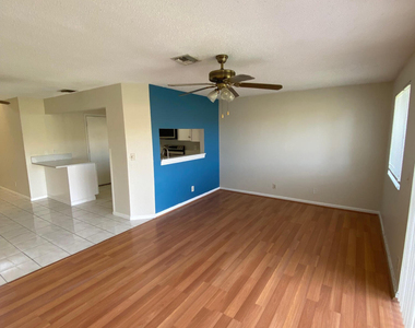 2217 W Discovery Cir Circle W - Photo Thumbnail 5