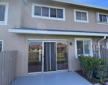 2217 W Discovery Cir Circle W - Photo Thumbnail 2