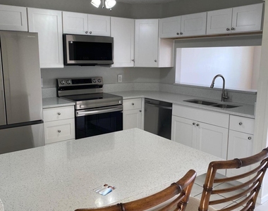 2217 W Discovery Cir Circle W - Photo Thumbnail 4