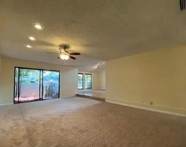 8321 Sw 39th Court - Photo Thumbnail 7