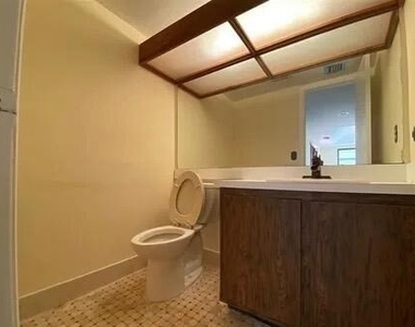 8321 Sw 39th Court - Photo Thumbnail 11