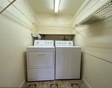 8321 Sw 39th Court - Photo Thumbnail 15