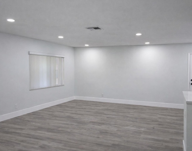 2613 Sw Natura Avenue - Photo Thumbnail 3