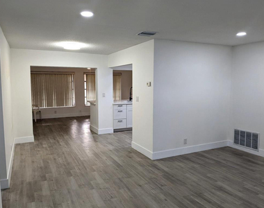 4906 Nw 53rd Court - Photo Thumbnail 7