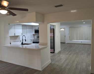 4906 Nw 53rd Court - Photo Thumbnail 10