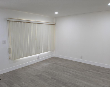 4906 Nw 53rd Court - Photo Thumbnail 4