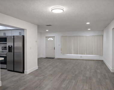 4906 Nw 53rd Court - Photo Thumbnail 2