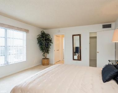 250 John F Kennedy Drive - Photo Thumbnail 14