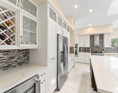 4551 Nw 26th Place - Photo Thumbnail 8