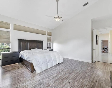 4551 Nw 26th Place - Photo Thumbnail 20