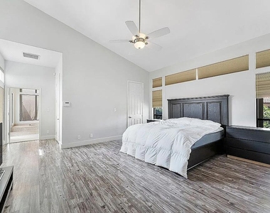 4551 Nw 26th Place - Photo Thumbnail 38