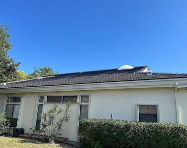4551 Nw 26th Place - Photo Thumbnail 3