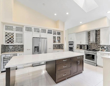 4551 Nw 26th Place - Photo Thumbnail 6