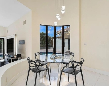 4551 Nw 26th Place - Photo Thumbnail 14
