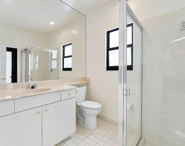 4551 Nw 26th Place - Photo Thumbnail 34