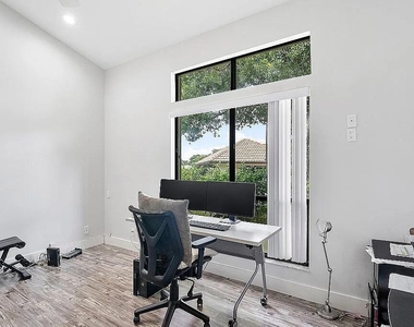4551 Nw 26th Place - Photo Thumbnail 18