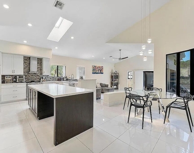 4551 Nw 26th Place - Photo Thumbnail 10
