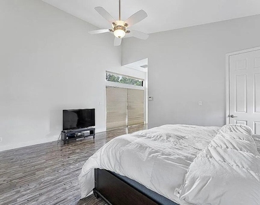 4551 Nw 26th Place - Photo Thumbnail 19