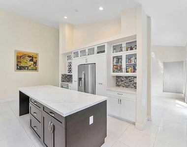 4551 Nw 26th Place - Photo Thumbnail 12