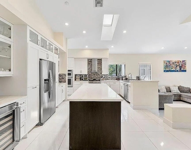 4551 Nw 26th Place - Photo Thumbnail 4