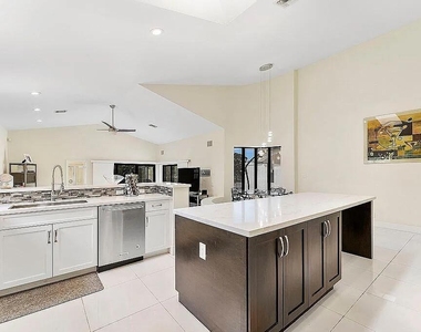 4551 Nw 26th Place - Photo Thumbnail 9